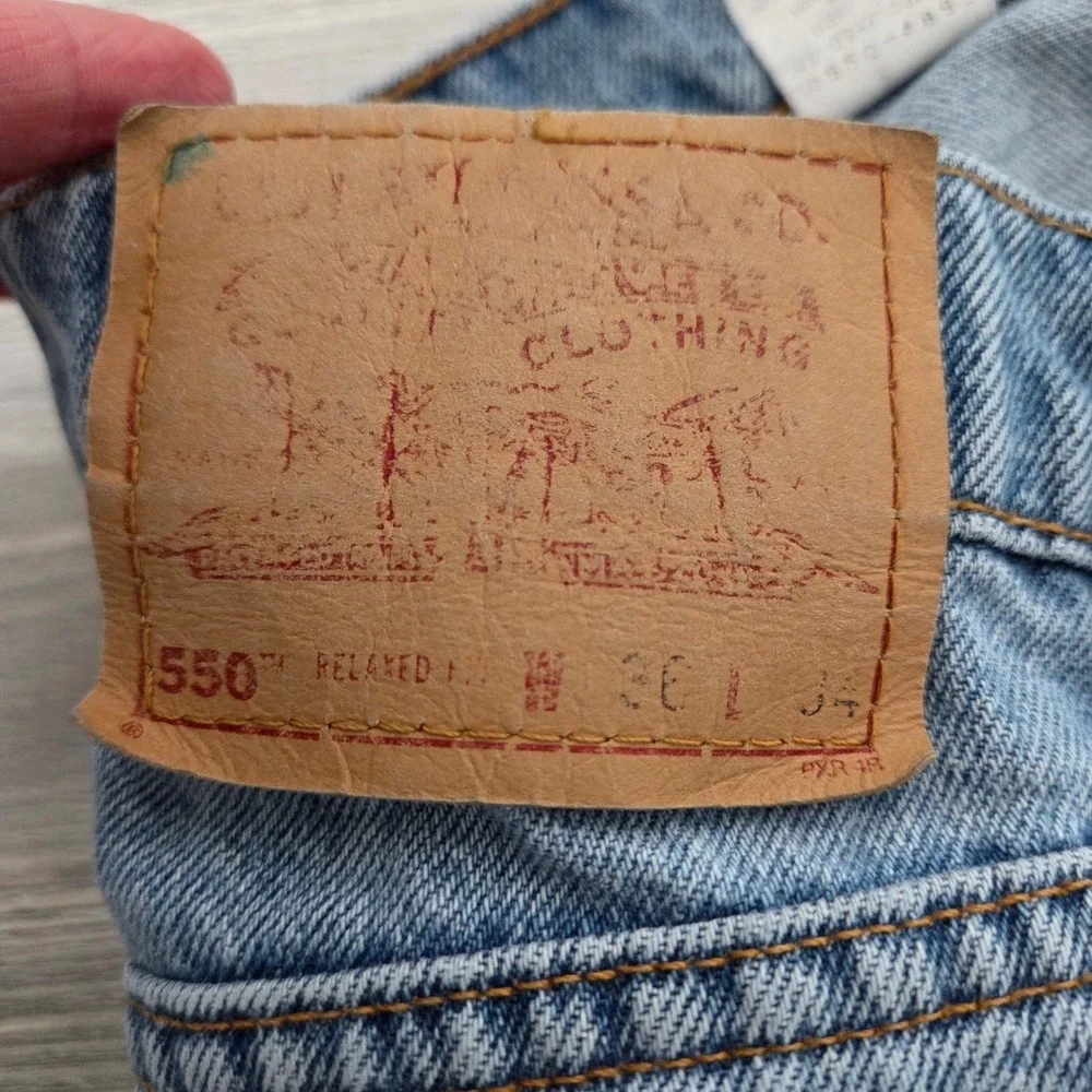 Levi's 550 Relaxed Fit Light Wash Vintage 90s Made in USA Jeans Mens 36x34